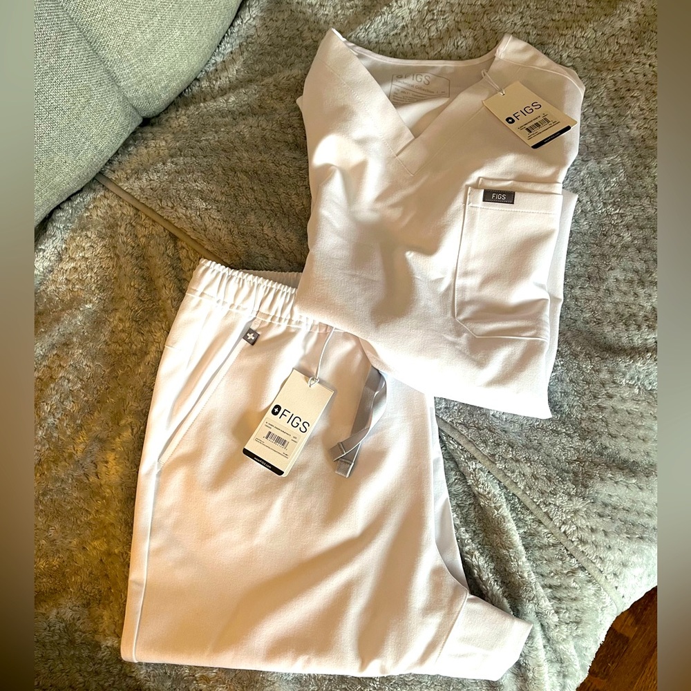 Figs scrub set; white; men’s medium